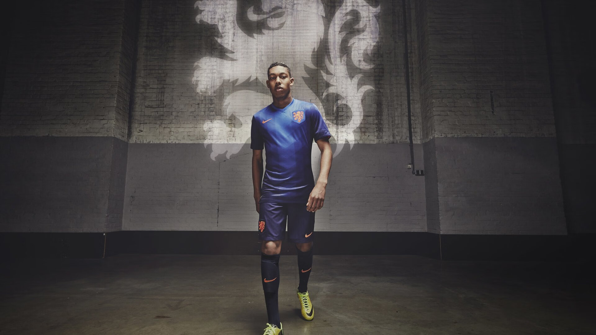 赛道上的独行侠，F1街道赛焦点战，维斯塔潘的独行完胜