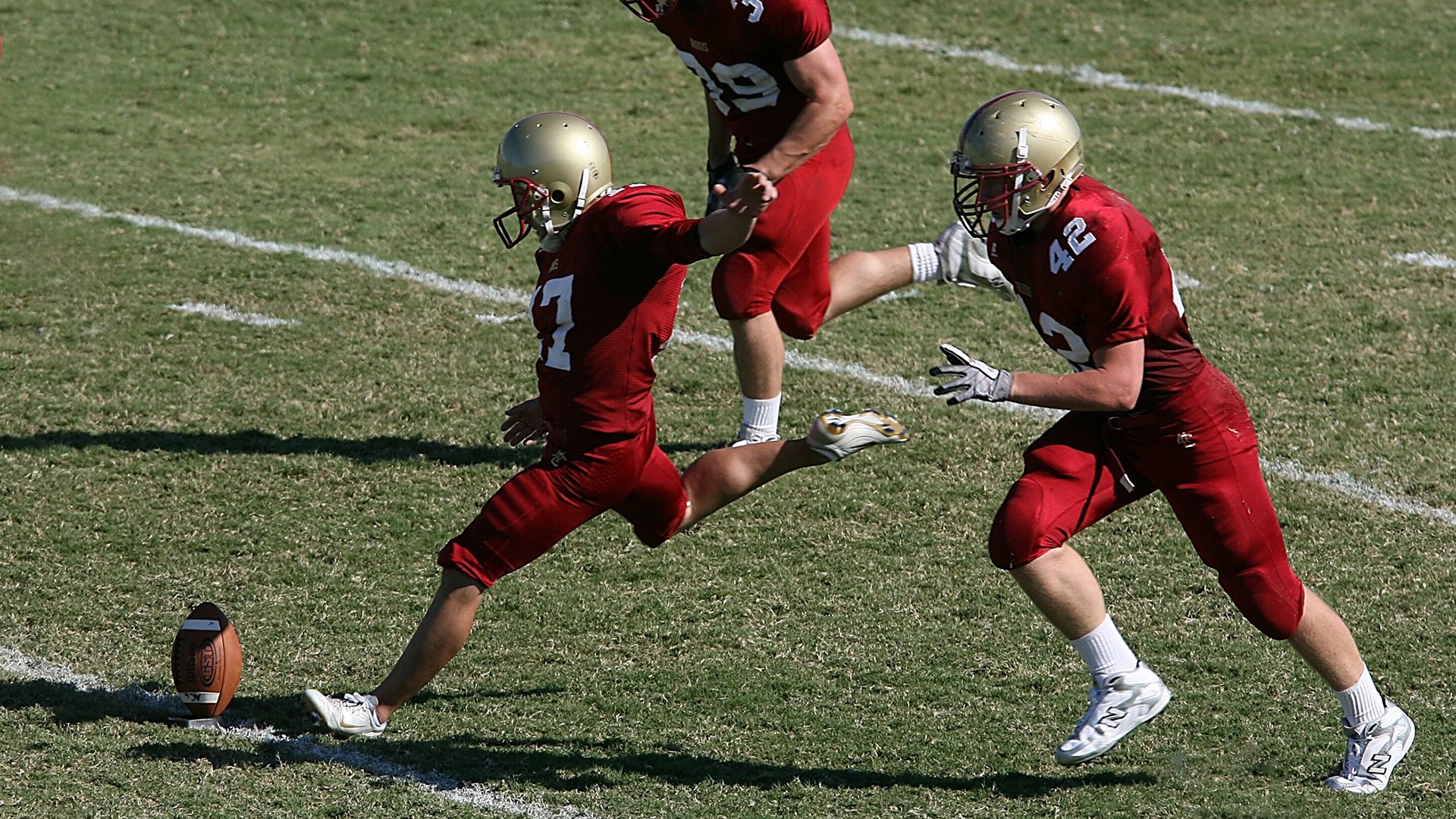 赛道与球场的双重爆冷，当F1街道赛焦点战遇上新疆队逆袭篮网